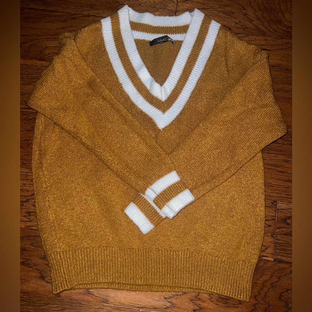 Forever 21 sweater v neck mustard, white size SMALL
